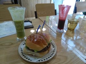 Veggie burger at Ting Yi Ting 亭一亭蔬食 (天通街) - Maybe closed in Macau
