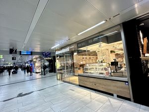 store front  at Dean & David - Hauptbahnhof in Dusseldorf