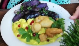 Exotisches Curry mit lila Kartoffeln statt Süßkartoffelsticks at Torwirtschaft in Dresden