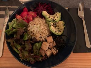 Ensalada con quinoa y tofu at Natural in Barcelona