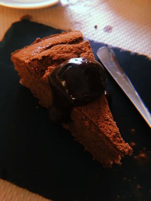 Pastel de choco vegano y sin gluten at Natural in Barcelona