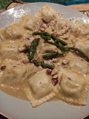 Zalige, goed gevulde ravioli at Mamma Peppino in Alkmaar