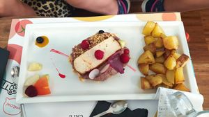 Piatto brunch vegano at Crazy Cat Café in Milan