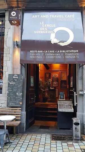 several steps to get in - not accessible at Le Cercle Des Voyageurs in Brussels