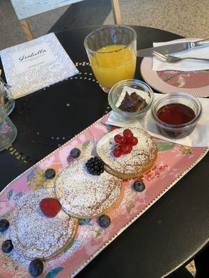 Vegane pancakes   at Isabella Glutenfreie Patisserie - Kö Galerie in Dusseldorf