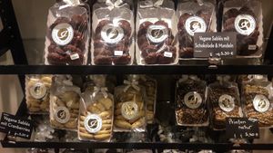 Vegan cookies at Isabella Glutenfreie Patisserie - Kö Galerie in Dusseldorf