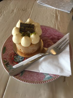 Vegan peach at Isabella Glutenfreie Patisserie - Oberkassel in Dusseldorf