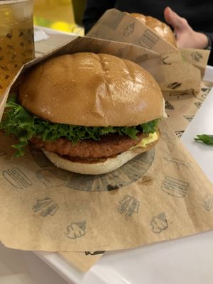 Classic burger  at VINCENT - East Side Mall in Berlin