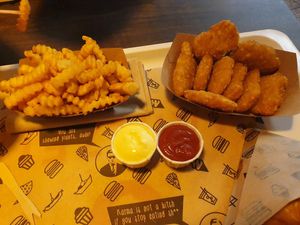 Pommes and Nuggets at VINCENT - East Side Mall in Berlin