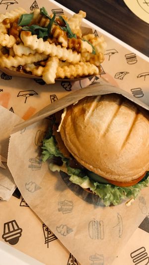  Veganizer crispy chicken burger & gravy fries   at VINCENT - East Side Mall in Berlin