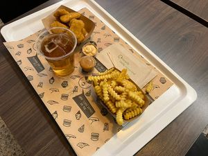 Vegan nuggets and fries  at VINCENT - East Side Mall in Berlin