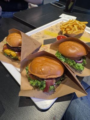 Hamburger with bacon, double cheeseburger with bacon and chicken burger and fries   at VINCENT - East Side Mall in Berlin