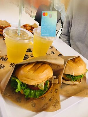 The incredible Beyond Meat Burgers paid by a sustainable credit card (Tomorrow) at VINCENT - East Side Mall in Berlin