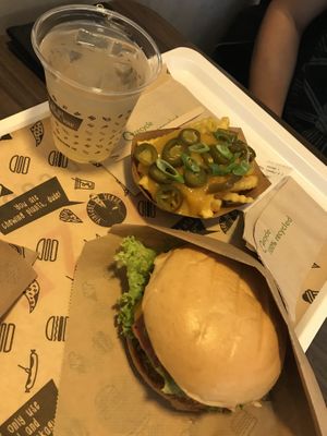 Cheesy Menu with ice tea and cheese fries at VINCENT - East Side Mall in Berlin