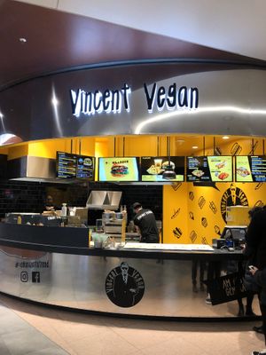 Shop at VINCENT - East Side Mall in Berlin