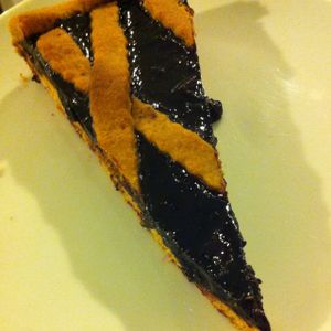 blueberry tart at Oh Mio Bio in Turin
