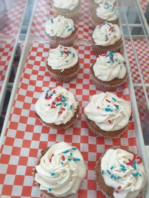 cupcakes at Leo's Superfood Vegan Cafe in Northridge
