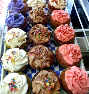 vegan cupcakes at Leo's Superfood Vegan Cafe in Northridge