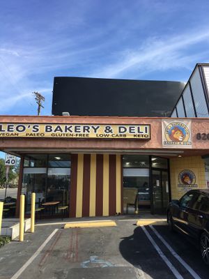 100% Vegan Breakfast, lunch, dessert at Leo's Superfood Vegan Cafe in Northridge