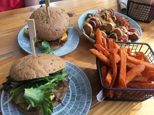 Beide veganen Burger Optionen   at Brandenburger in Eberswalde
