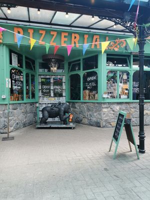 3 vegan pizzas at Hangin' Pizzeria in Betws-y-coed