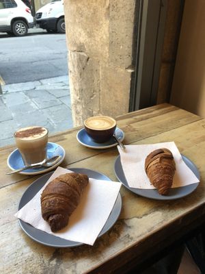 brioche di farro and quinoa, brioche agli agrumi, cappuccino di soia e gingerbread soy latte  at Filter in Pisa