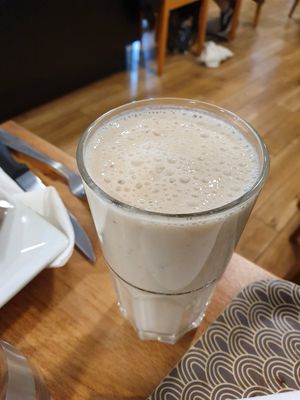 Almond milk and banana lassi at Singh in Paris