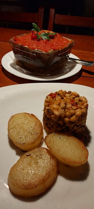 2 acompanhamentos à sua escolha at Papoula in Cairu