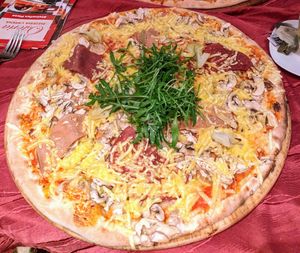 Pizza with vegan ham, salami and cheese at Osteria L'Orena in Leipzig