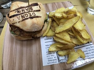 vegan burger at La Degna Tana in Pistoia