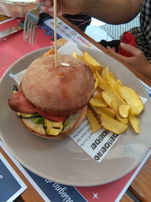 Planet Vega burger #2 at La Degna Tana in Pistoia