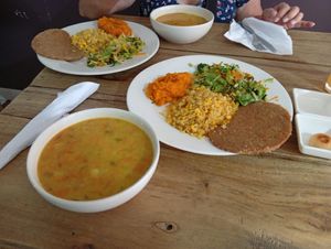 Almuerzo del día. Sopa de lentejas rosadas, arroz integral con maíz, puré de ahuyama, filete vegan y ensalada. Muyyyy rico todo!! at Masala in Pereira