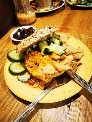 Thai chicken chilli "everything" bagel at Bagels & Beans in Roermond