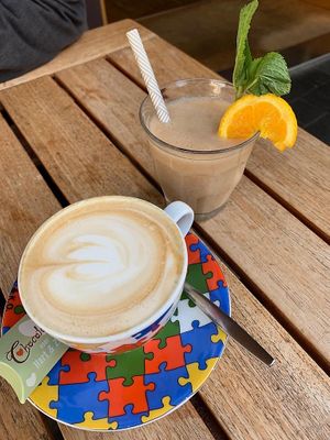 Juice and coffee at Bagels & Beans in Roermond