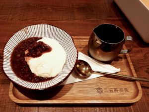 Bean curd with sweet red bean at Soypresso 二吉軒豆乳 - Yongkang St in Taipei