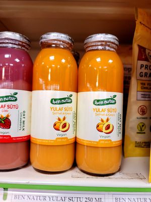 Juices marked vegan at Salı Pazarı in Istanbul