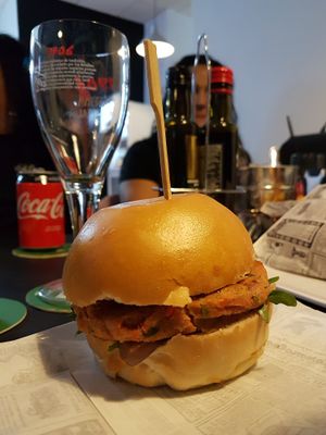 Hamburguesa vegana de zanahoria / Carrot, vegan burger at El Antojao Burger in Gran Canaria