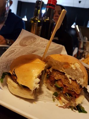 Hamburguesa vegana de boletus / Boletus, vegan pizza at El Antojao Burger in Gran Canaria