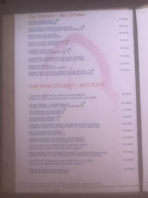 Preise extrem hoch.für eine pastilla habe ich bislang nicht mehr als 5€ gezahlt-hier mindestens 9€.veganen Burger hatten sie garnicht und Karte wurde dezimiert  at Koulchi Zine in Marrakech