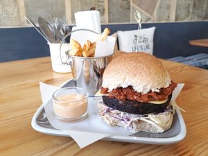 I was lucky enough to try caffè No 3s new homemade house cheeeseburger with fries and a dip. OMG the best. It was sooooo good. I aaked for the cheese not to be melted, they are so at Caffè No 3 @ Home in Durham