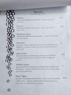Vegan pizza at Sotto in Berlin