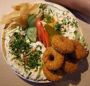 Kleiner gemischter Teller at Vegan Food Revolution in Cologne