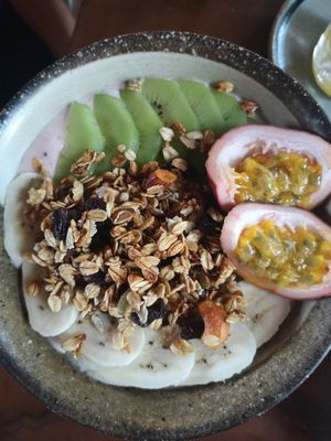 Strawberry Kiwi (Special daily menu) Smoothiebowl at Seapony Bungalow in Koh Rong