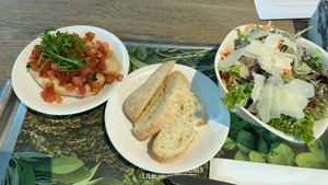 Bruschetta & Salat at Vapiano in Osnabruck
