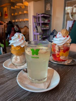Ginger tea and ice cream at Katzentempel - Leipzig Ost in Leipzig