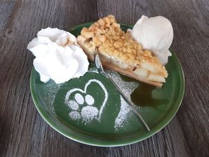 Apfelkuchen at Katzentempel - Leipzig Ost in Leipzig