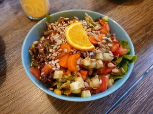 Salat mit Balsamico Orangen Dressing at Katzentempel - Leipzig Ost in Leipzig