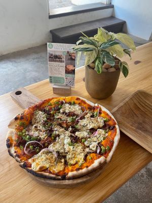 Recently visited this fantastic vegan cafe in kochi and had the pleasure of trying their Mother Earth Pizza and Inspiralized Pasta. The flavours were out of the world.🍕🌿 at Loving Earth Cafe in Fort Kochi