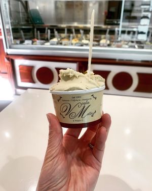 almond milk-based pistachio nice cream at Voglia Matta in Siracusa