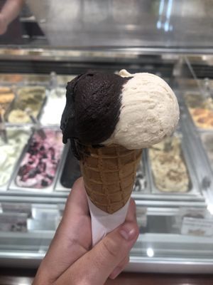 Yuuuuuum! This was so good. A dark choc & some kind of nut flavour, I forget which one. Both were amazing  at Voglia Matta in Siracusa